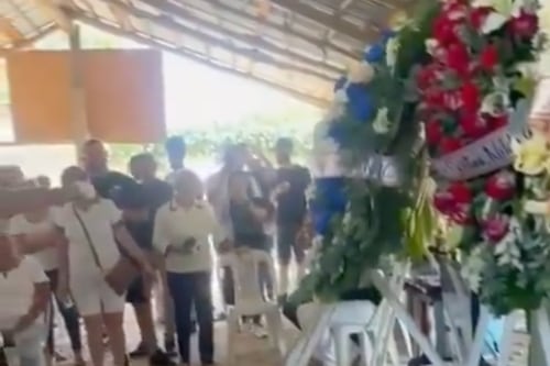 VIDEO: corona fúnebre cobró ‘vida’ mientras un grupo de personas le velaban a su familiar